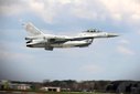 Na lotniska w Krzesinach i Łasku przyleciały amerykańskie myśliwce F-15 i F-16