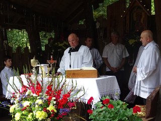 Msza w Dolinie Objawienia we wsi Kałuże