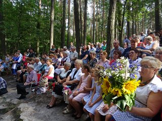 Msza w Dolinie Objawienia we wsi Kałuże