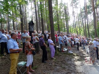 Msza w Dolinie Objawienia we wsi Kałuże