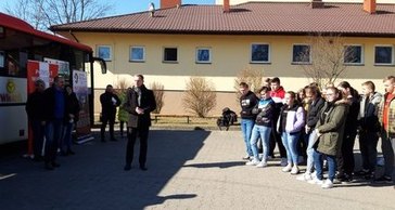 Autobus edukacyjny powiatu wieluńskiego Edu EWI już w trasie