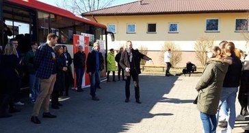 Autobus edukacyjny powiatu wieluńskiego Edu EWI już w trasie