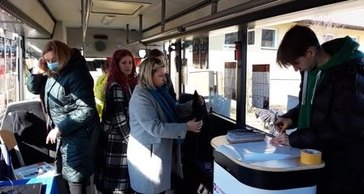 Autobus edukacyjny powiatu wieluńskiego Edu EWI już w trasie