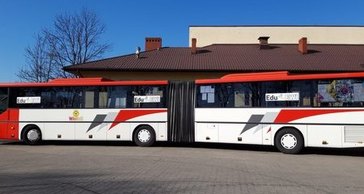 Autobus edukacyjny powiatu wieluńskiego Edu EWI już w trasie