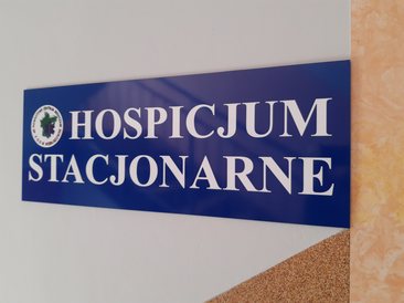 Jaką pomoc oferuje stacjonarne hospicjum w wieruszowskim szpitalu?