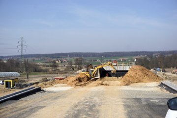 Trwa budowa obwodnicy Praszki. Wykonano już 60% zadania