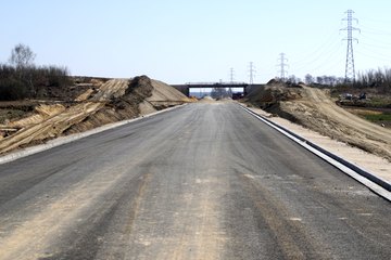 Trwa budowa obwodnicy Praszki. Wykonano już 60% zadania