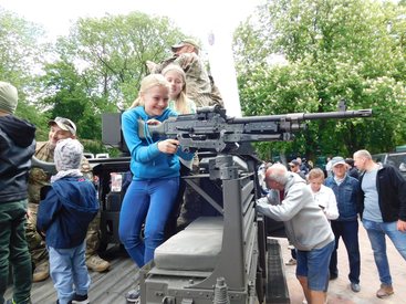 Wieluń: trwa piknik wojskowy. Jest spore zainteresowanie mieszkańców regionu!