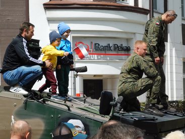 Wieluń: trwa piknik wojskowy. Jest spore zainteresowanie mieszkańców regionu!