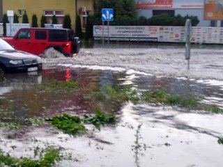 Oberwanie chmury w Wieluniu. Zalane były ulice, piwnice i całe posesje