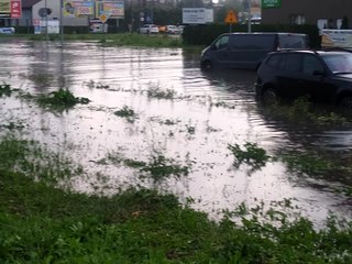 Oberwanie chmury w Wieluniu. Zalane były ulice, piwnice i całe posesje