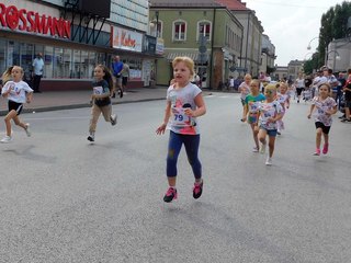 Prawie ćwierć tysiąca biegaczy rywalizowało w Wieluniu na 10 km