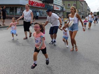 Prawie ćwierć tysiąca biegaczy rywalizowało w Wieluniu na 10 km