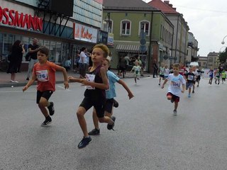 Prawie ćwierć tysiąca biegaczy rywalizowało w Wieluniu na 10 km