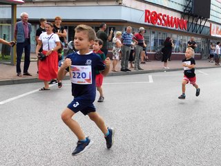 Prawie ćwierć tysiąca biegaczy rywalizowało w Wieluniu na 10 km