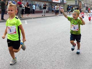 Prawie ćwierć tysiąca biegaczy rywalizowało w Wieluniu na 10 km