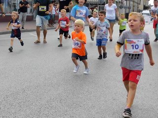 Prawie ćwierć tysiąca biegaczy rywalizowało w Wieluniu na 10 km