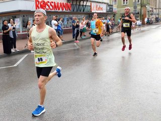 Prawie ćwierć tysiąca biegaczy rywalizowało w Wieluniu na 10 km