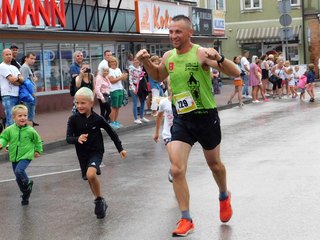 Prawie ćwierć tysiąca biegaczy rywalizowało w Wieluniu na 10 km