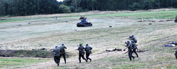 Spektakularna inscenizacja w ramach projektu „Łódzkie Pamięta – Wojewódzka Inscenizacja Bitwy nad Wartą Wrzesień 1939”