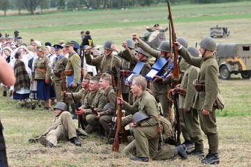 Spektakularna inscenizacja w ramach projektu „Łódzkie Pamięta – Wojewódzka Inscenizacja Bitwy nad Wartą Wrzesień 1939”