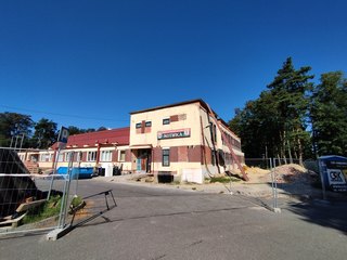 Niebawem będzie tu Centrum Sportu „Kotwica”. Trwa przebudowa części hali sportowej w Praszce