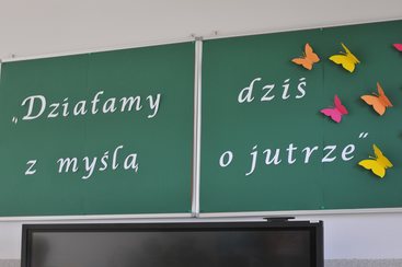 Uczniowie ze szkoły w Ożarowie korzystają z nowej ekopracowni