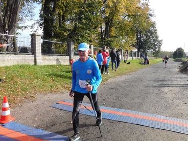 Biegacze i kijkarze rywalizowali w crossie