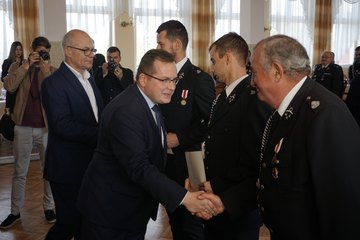 W Wierzchlesie wręczono promesy dla młodzieżowych drużyn pożarniczych