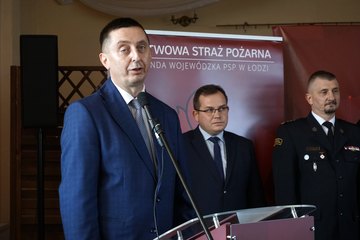 W Wierzchlesie wręczono promesy dla młodzieżowych drużyn pożarniczych