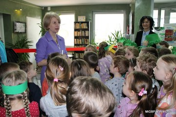 Dziś Światowy Dzień Poezji. Happening w wieluńskiej bibliotece