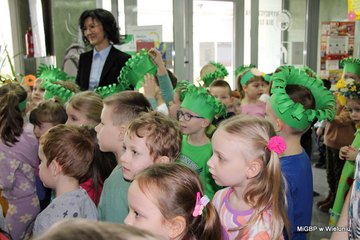 Dziś Światowy Dzień Poezji. Happening w wieluńskiej bibliotece