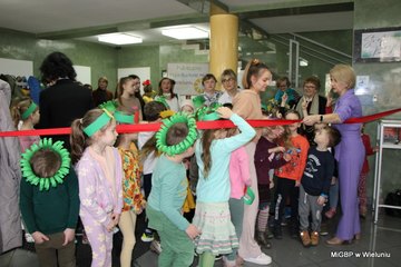 Dziś Światowy Dzień Poezji. Happening w wieluńskiej bibliotece