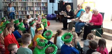 Dziś Światowy Dzień Poezji. Happening w wieluńskiej bibliotece