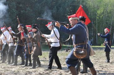 Inscenizacja bitwy pod Kluskami – rekonstruktorzy z całej Polski dali świetne widowisko historyczne