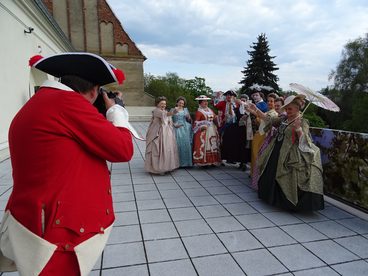 Wieluń: wystawa „Porcelana – Jej Wysokość Królowa Stołu” otwarta