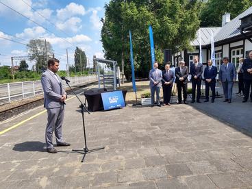 Wieluń zyska nowe połączenie kolejowe z Łodzią – konferencja i podpisanie umowy na dworcu Wieluń - Dąbrowa