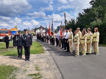 Jest nowy sztandar i odnowiona remiza – Ochotnicza Straż Pożarna w Skotnicy uroczyście podsumowała swoje działania