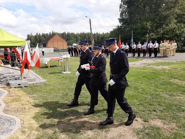 Jest nowy sztandar i odnowiona remiza – Ochotnicza Straż Pożarna w Skotnicy uroczyście podsumowała swoje działania