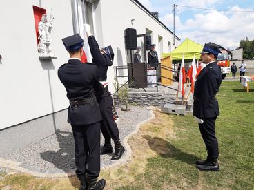 Jest nowy sztandar i odnowiona remiza – Ochotnicza Straż Pożarna w Skotnicy uroczyście podsumowała swoje działania