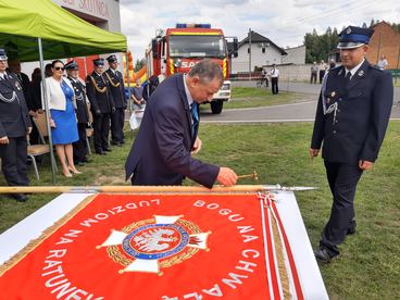 Jest nowy sztandar i odnowiona remiza – Ochotnicza Straż Pożarna w Skotnicy uroczyście podsumowała swoje działania