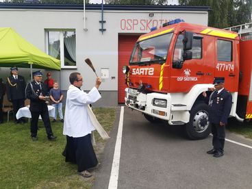 Jest nowy sztandar i odnowiona remiza – Ochotnicza Straż Pożarna w Skotnicy uroczyście podsumowała swoje działania