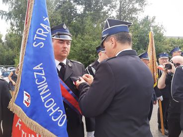 Jest nowy sztandar i odnowiona remiza – Ochotnicza Straż Pożarna w Skotnicy uroczyście podsumowała swoje działania