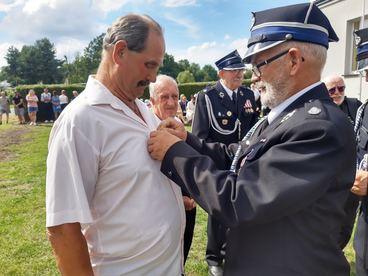 Jest nowy sztandar i odnowiona remiza – Ochotnicza Straż Pożarna w Skotnicy uroczyście podsumowała swoje działania