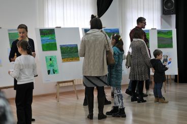 W „Domku harcerza” odbył się wernisaż prac plastycznych uczestników nadwarciańskiego pleneru