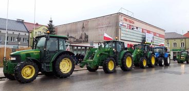 Protest rolników również w regionie wieluńskim. Protestujący wyruszyli już z Osjakowa, jadą do Wielunia