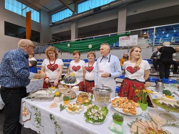 „Śniadanie wielkanocne u mamy” – Jarmark wielkanocny w Szczercowie za nami