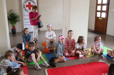 Piątki z pierwszą pomocą w Centrum Integracji PCK w Wieluniu. Ostatnio odwiedzili je uczniowie Szkoły Podstawowej nr 4