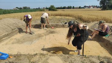 Kolejny sezon prac archeologicznych w Dąbrowie rozpoczęty