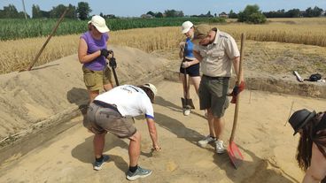 Kolejny sezon prac archeologicznych w Dąbrowie rozpoczęty